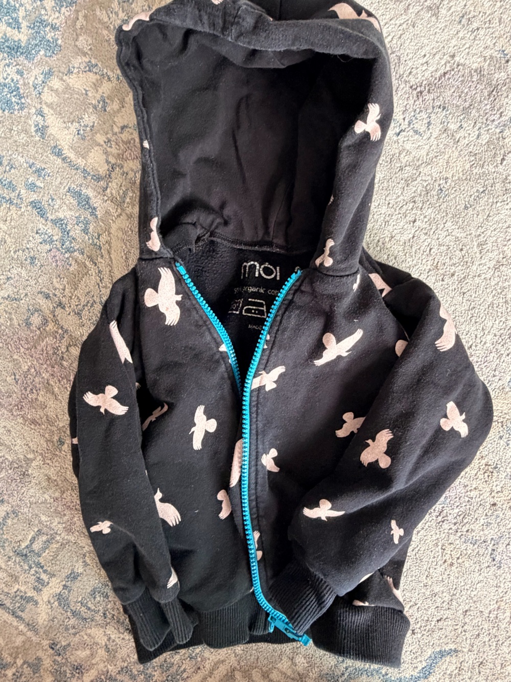 Super soft Moi Black Hoodie with Bird Motif and Bright Blue Zipper